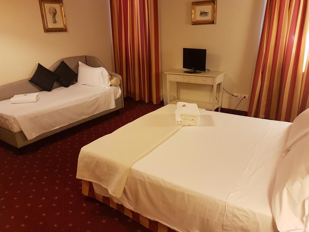 Mi Casa Es Tambien Tu Casa Vips Hotel เวโรนา ภายนอก รูปภาพ