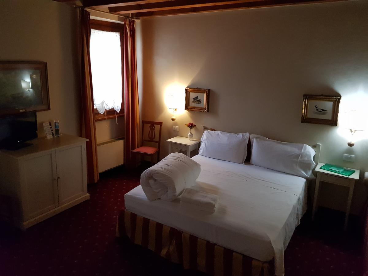 Mi Casa Es Tambien Tu Casa Vips Hotel เวโรนา ภายนอก รูปภาพ