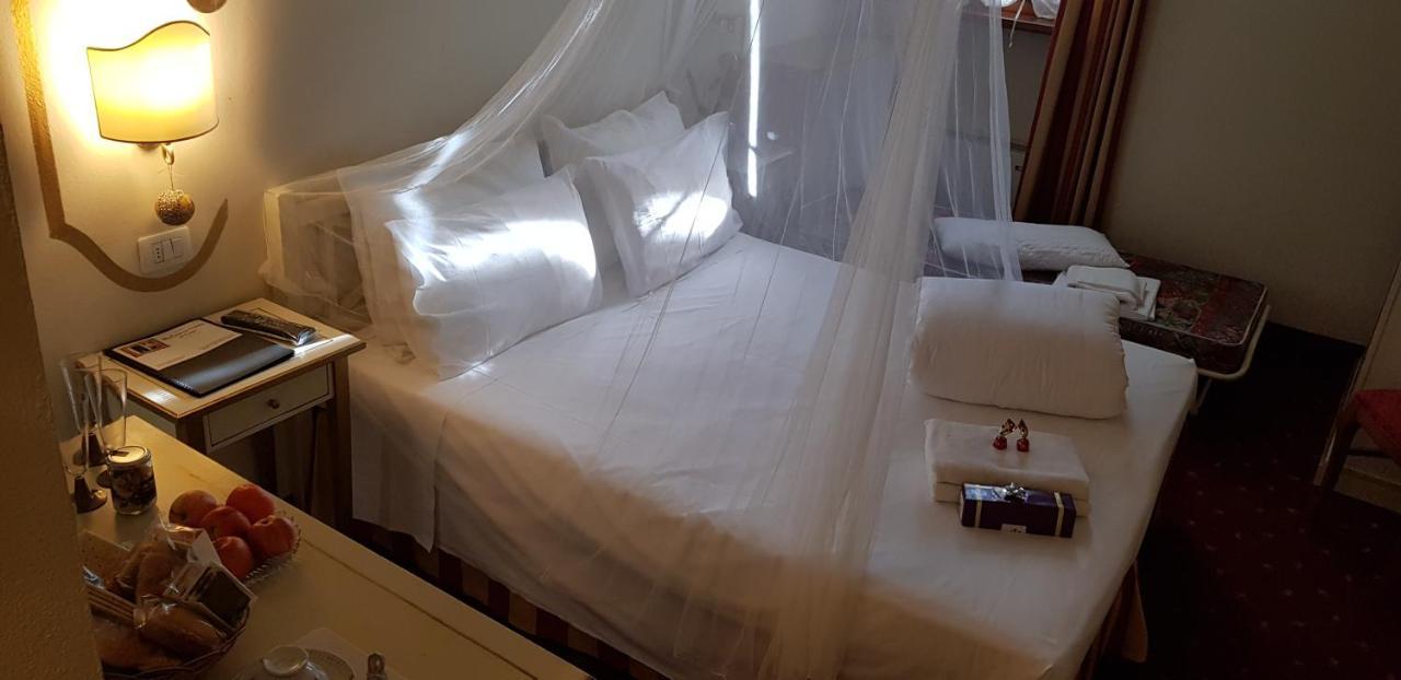 Mi Casa Es Tambien Tu Casa Vips Hotel เวโรนา ภายนอก รูปภาพ