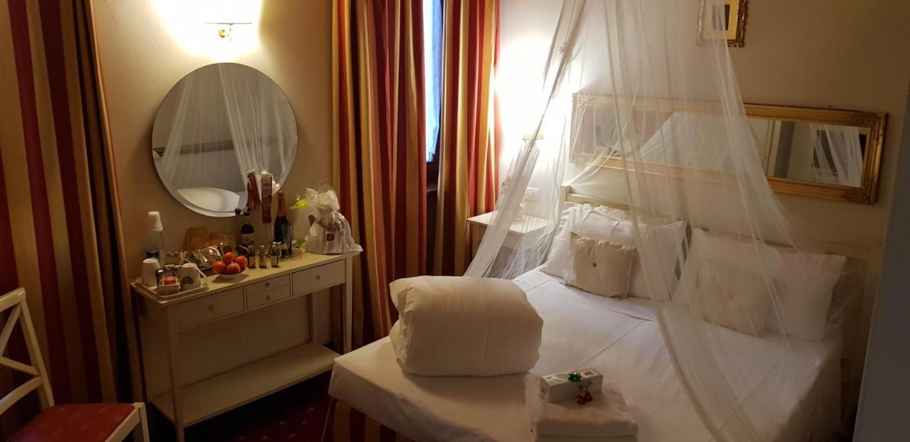 Mi Casa Es Tambien Tu Casa Vips Hotel เวโรนา ภายนอก รูปภาพ